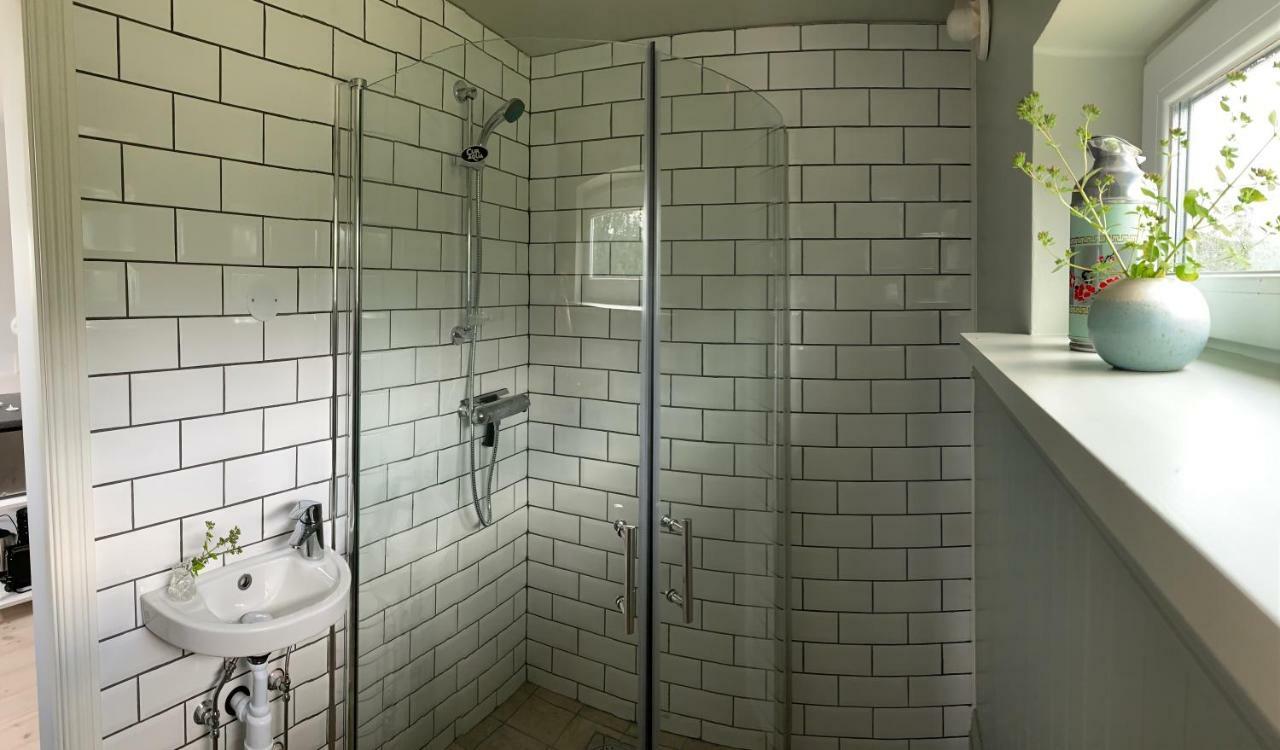 Station Bed And Kitchen Guesthouse Varberg Bagian luar foto